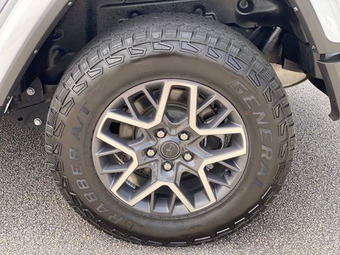 Used 2024 Jeep Wrangler Unlimited Sahara w/ Technology Group AWD/4WD image 13