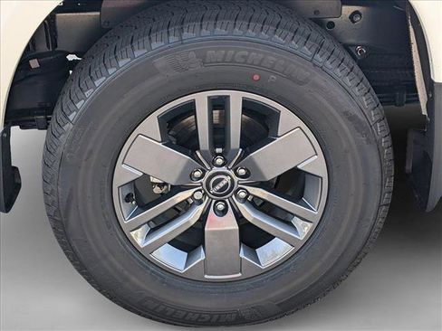 Certified 2025 Nissan Frontier SV w/ SV Convenience Package image 9