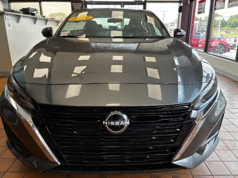 Used 2024 Nissan Altima 2.5 S FWD image 5