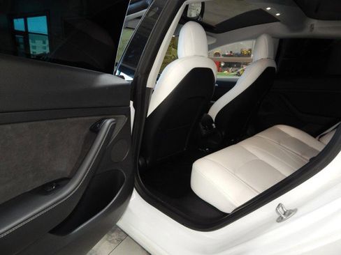 Used 2021 Tesla Model 3 Long Range image 26