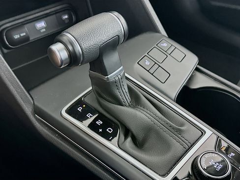 Used 2025 Kia Sportage LX image 24