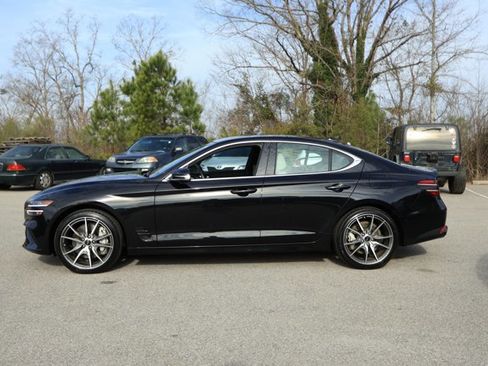 Used 2025 Genesis G70 2.5T image 9