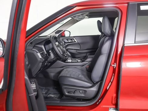 New 2026 Mitsubishi Outlander SE image 32