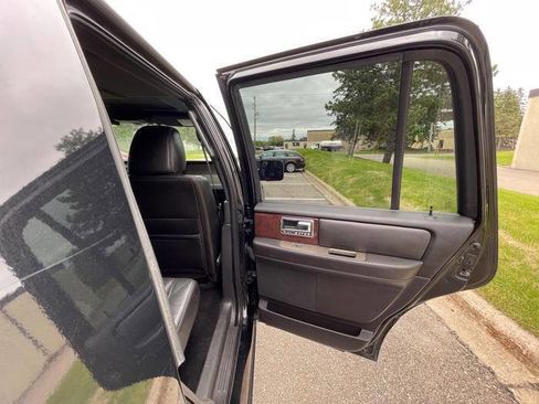 Used 2012 Lincoln Navigator 4WD image 30