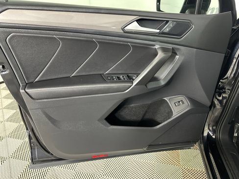 Used 2022 Volkswagen Tiguan SE w/ Panoramic Sunroof Package AWD/4WD image 7
