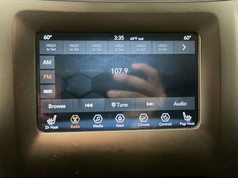 Used 2019 Jeep Cherokee Latitude Plus w/ Comfort/Convenience Group image 21