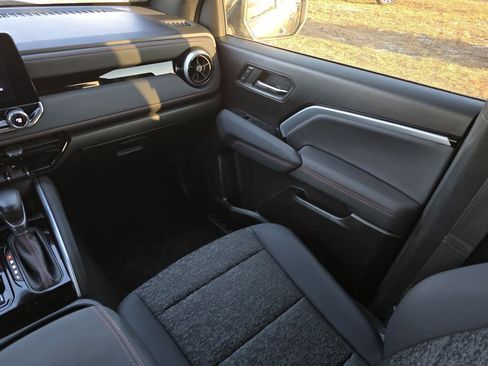 Certified 2024 Chevrolet Colorado Z71 w/ Z71 Convenience Package 2 image 21