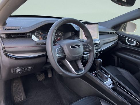 Used 2025 Jeep Compass Trailhawk AWD/4WD image 17