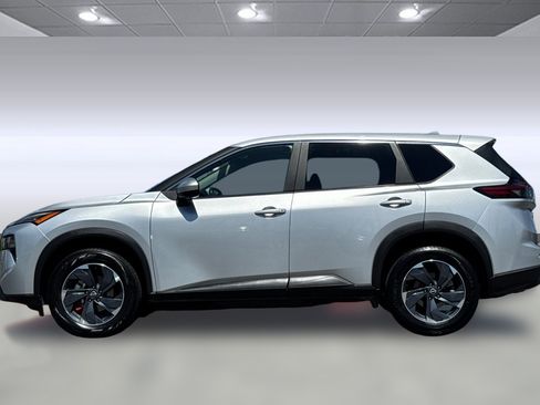 Used 2024 Nissan Rogue SV FWD image 2