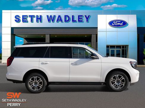 New 2025 Ford Expedition Active image 3