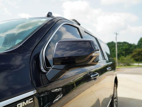 Used 2021 GMC Yukon XL Denali w/ Denali Premium Package AWD/4WD image 24