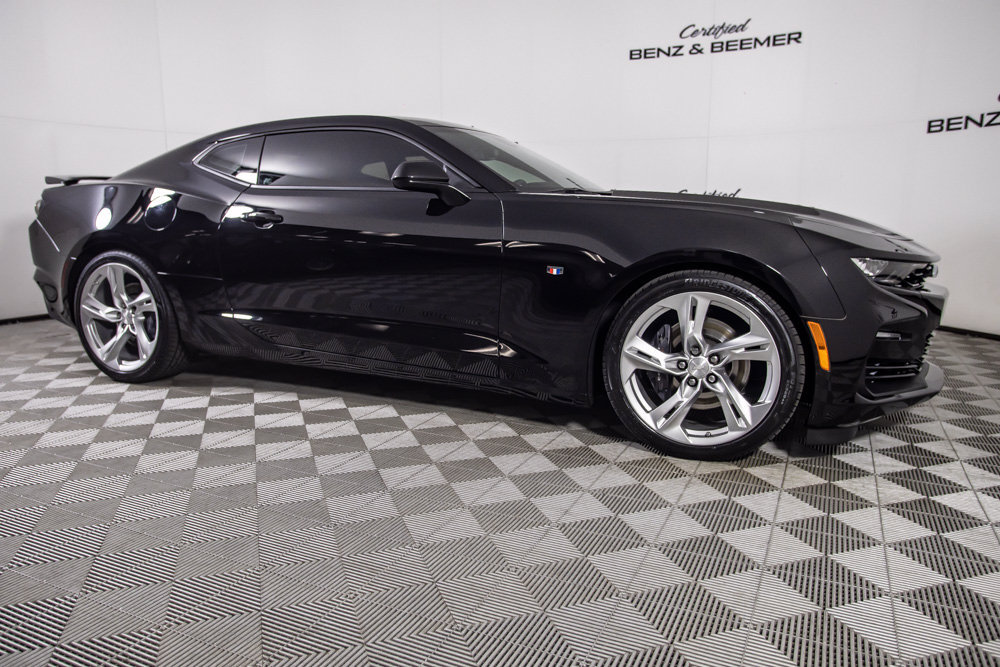 Used 2021 Chevrolet Camaro SS RWD image 3