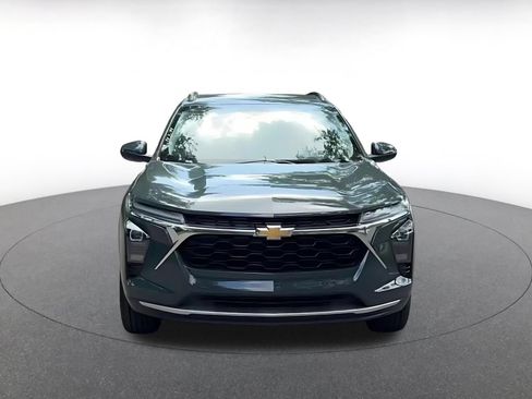 Used 2025 Chevrolet Trax LT FWD image 4