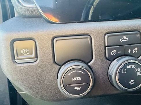 Used 2023 Chevrolet Silverado 1500 LT RWD image 9