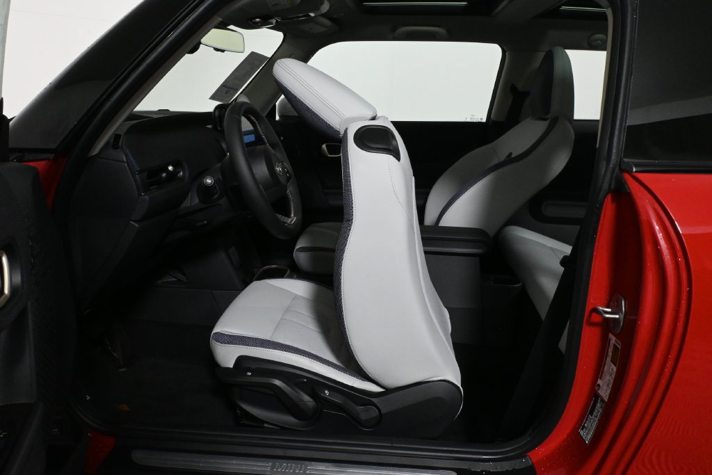 Certified 2025 MINI Cooper S FWD image 31