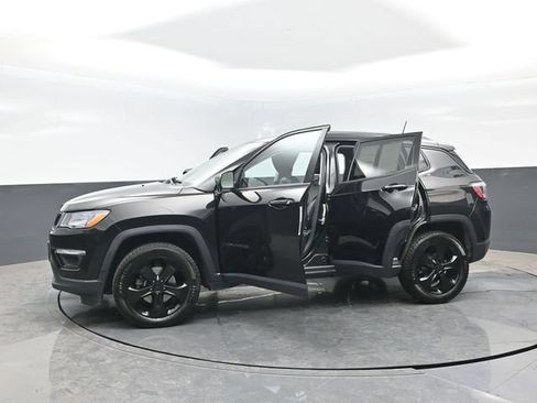 Used 2019 Jeep Compass Latitude AWD/4WD image 29