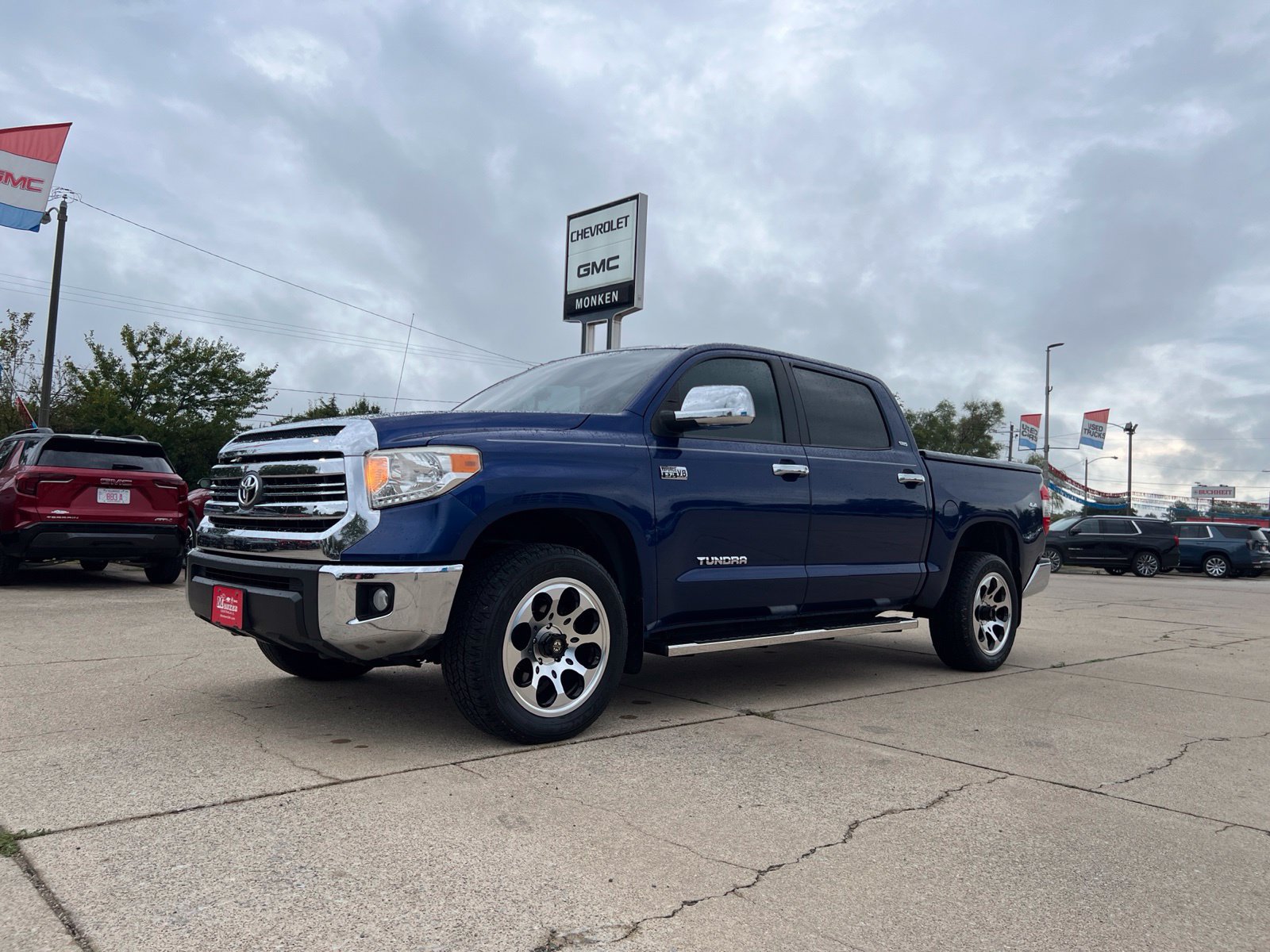 Used 2015 Toyota Tundra SR5 w/ SR5 Upgrade Package AWD/4WD image 7