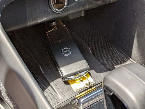 Certified 2023 Volvo C40 P8 Recharge Ultimate AWD/4WD image 19