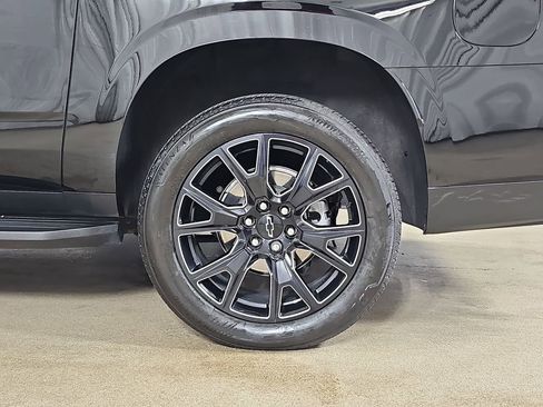 Used 2025 Chevrolet Suburban Premier AWD/4WD image 41