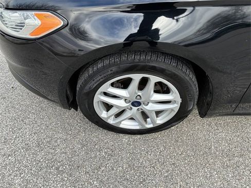 Used 2016 Ford Fusion SE image 12