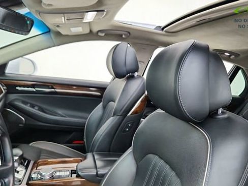 Used 2019 Genesis G90 3.3T Premium RWD image 32