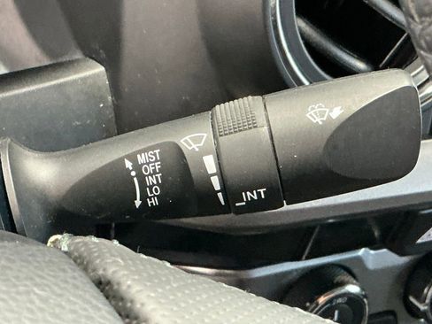 Used 2018 Toyota Tacoma SR5 w/ SR5 Appearance Package (SM) AWD/4WD image 39
