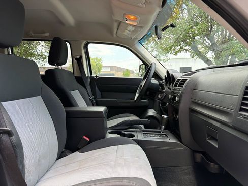 Used 2008 Dodge Nitro SXT RWD image 31