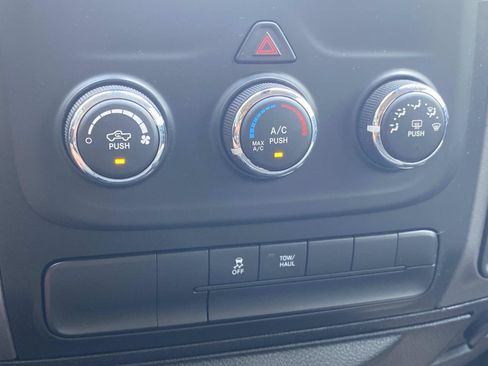 Used 2018 RAM 1500 Express AWD/4WD image 30