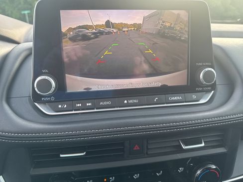 Used 2023 Nissan Rogue S AWD/4WD image 26