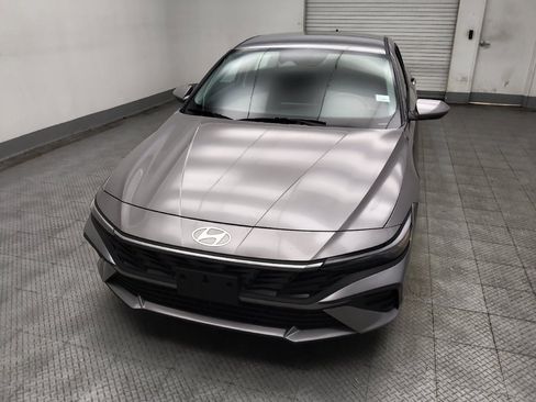 Used 2025 Hyundai Elantra SE FWD image 15