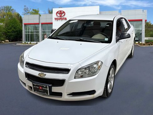 Used 2010 Chevrolet Malibu LS image 1