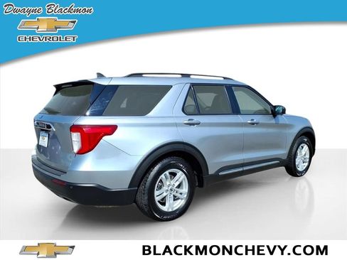 Used 2021 Ford Explorer XLT image 3