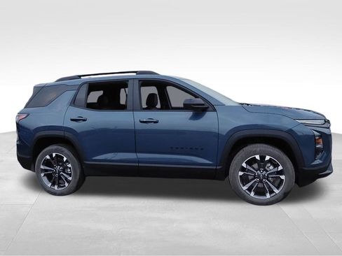 Certified 2025 Chevrolet Equinox RS w/ Safety and Technology Package image 9