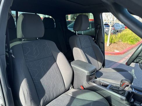 Used 2016 Toyota Tacoma TRD Sport image 16