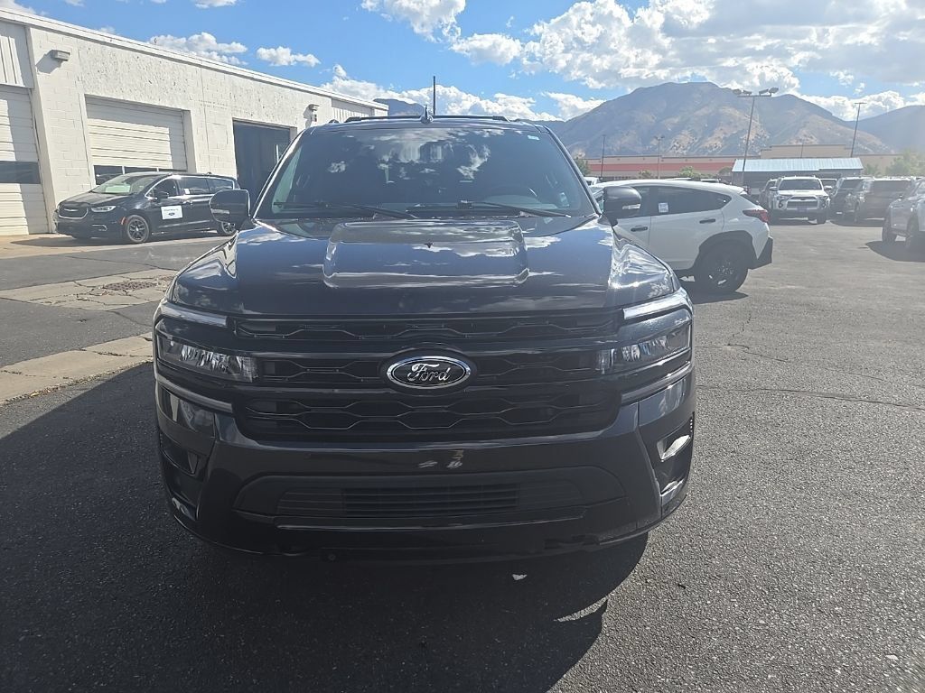 Used 2023 Ford Expedition Max Limited AWD/4WD image 2