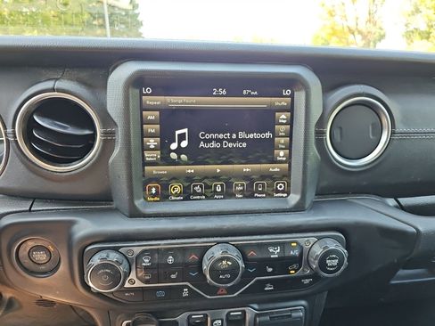 Used 2023 Jeep Wrangler Unlimited Sahara w/ Cold Weather Group AWD/4WD image 19