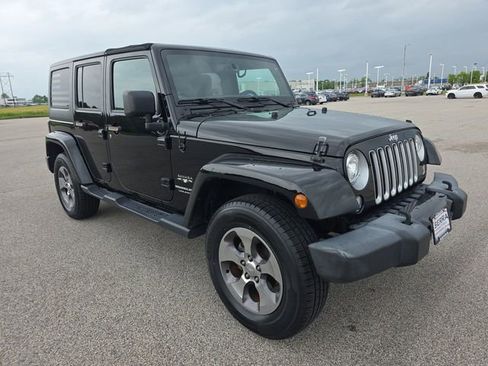 Used 2018 Jeep Wrangler Unlimited Sahara w/ Connectivity Group AWD/4WD image 15
