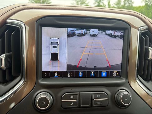 Used 2021 Chevrolet Silverado 1500 High Country w/ Technology Package AWD/4WD image 29