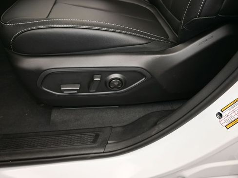 Used 2025 Jeep Grand Cherokee Limited image 15