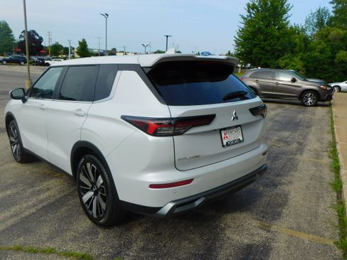New 2025 Mitsubishi Outlander SE image 5