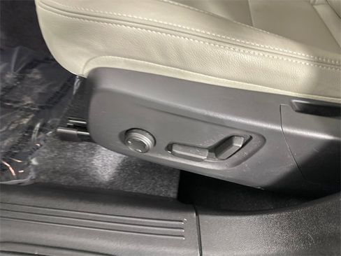 Used 2025 Volvo XC40 B5 Plus w/ Climate Package image 21