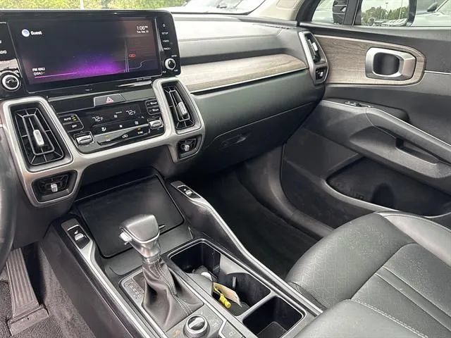 Certified 2022 Kia Sorento X-Line EX AWD/4WD image 11