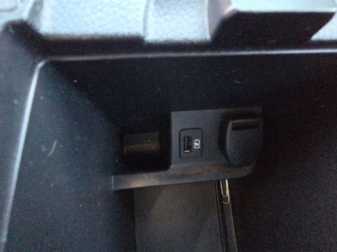 Used 2019 Nissan Rogue SV w/ Premium Package image 29