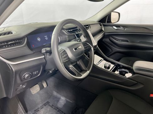 Used 2023 Jeep Grand Cherokee L Laredo w/ Luxury Tech Group I AWD/4WD image 9