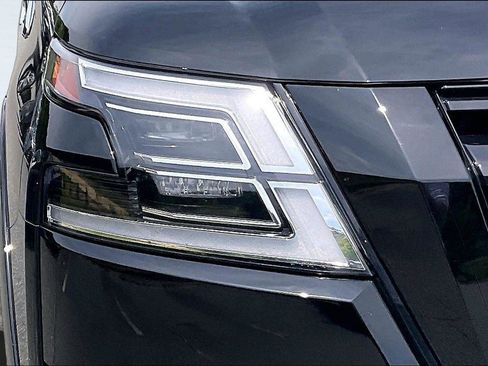 Certified 2023 Nissan Armada SL w/ Midnight Edition Package AWD/4WD image 30
