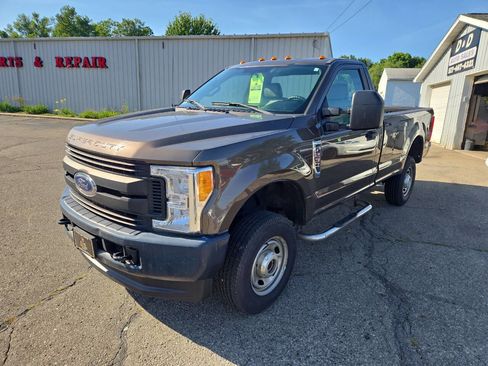 Used 2017 Ford F250 XL w/ Snow Plow Prep Package image 4