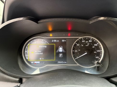 Used 2021 Nissan Versa SR image 24