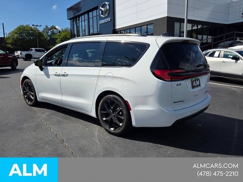 Used 2025 Chrysler Pacifica Limited FWD image 10