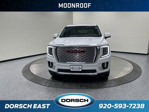Used 2022 GMC Yukon XL Denali AWD/4WD image 3