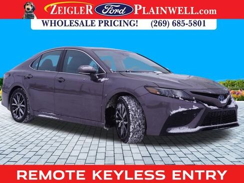 Used 2023 Toyota Camry SE image 4